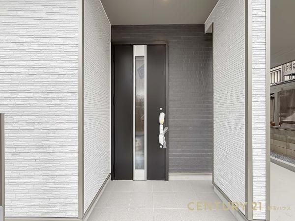 春日部市南3丁目の新築一戸建(玄関)