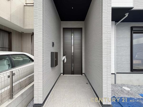 久喜市本町6丁目の新築一戸建(玄関)