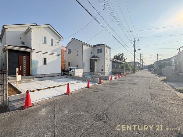 春日部市本田町1丁目の新築一戸建(前面道路含む現地写真)