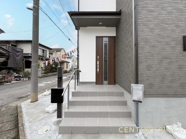 春日部市増富の新築一戸建(玄関)