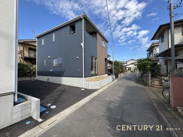 白岡市小久喜の新築一戸建(前面道路含む現地写真)