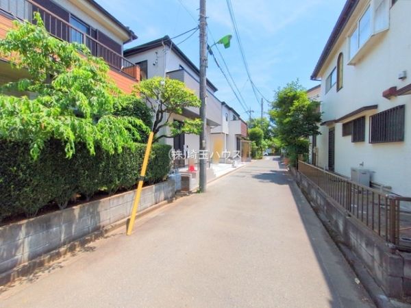 八潮市緑町3丁目の新築一戸建(前面道路含む現地写真)