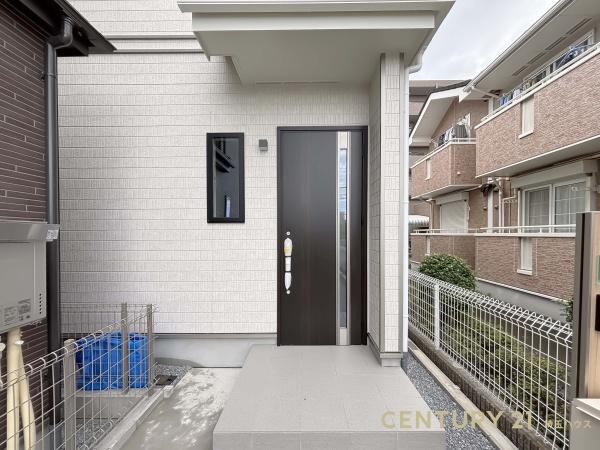 春日部市粕壁東6丁目の新築一戸建(玄関)