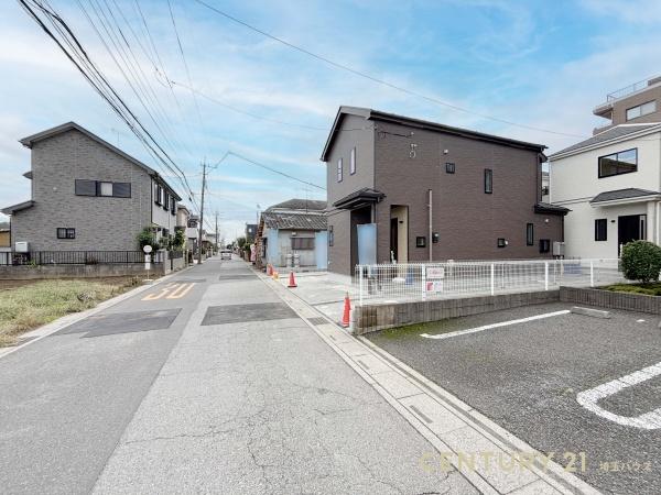 春日部市粕壁東6丁目の新築一戸建(前面道路含む現地写真)