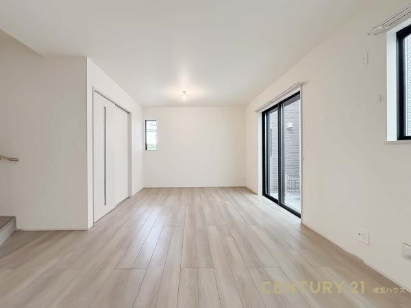 春日部市粕壁東6丁目の新築一戸建(リビング)