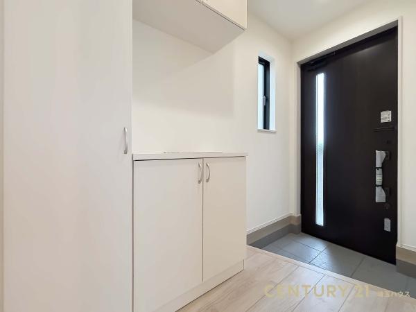 春日部市粕壁東6丁目の新築一戸建(玄関)