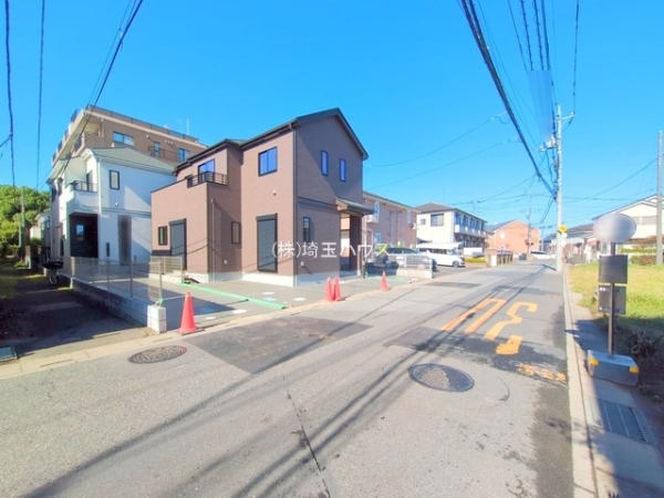 春日部市粕壁東6丁目の新築一戸建(前面道路含む現地写真)