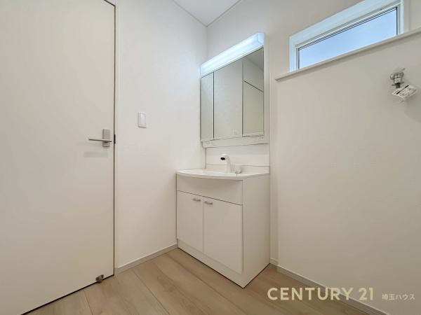 草加市旭町４丁目の新築一戸建