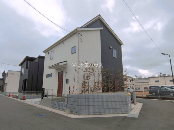 草加市苗塚町　第１期　新築戸建て　全１６棟