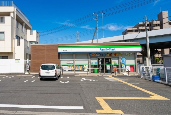 越谷北パーク・ホームズ(ファミリーマート越谷大里店)
