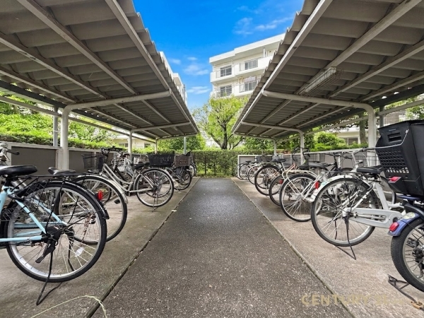 東鷲宮ニュータウン公園通り３－８号棟