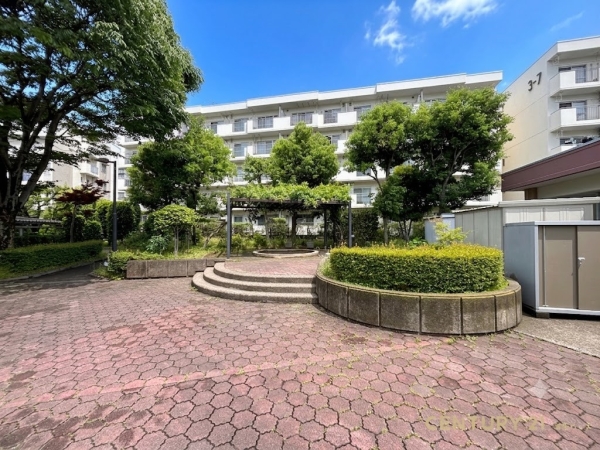 東鷲宮ニュータウン公園通り３－８号棟