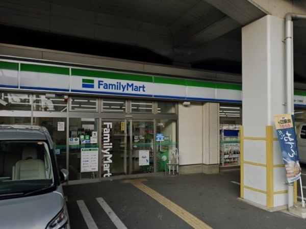ヴィルヌーブ南越谷Ａ棟(ファミリーマート南越谷一丁目南店)