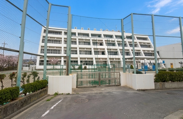日神パレステージ竹ノ塚第２(足立区立六月中学校)