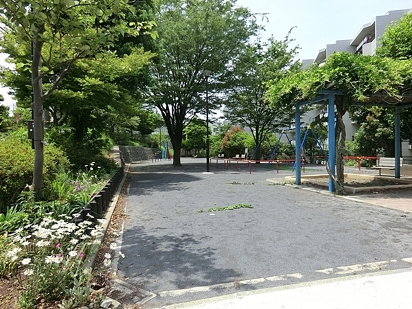 シティフラッツ上大岡(餅井坂公園)