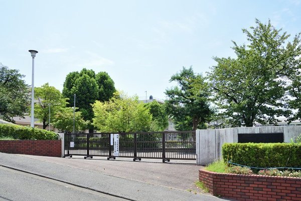 あざみ野団地3の3の4号棟(横浜市立あざみ野第2小学校)