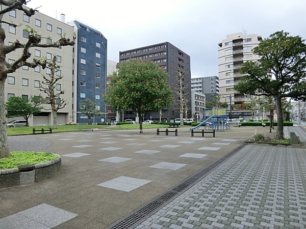 横浜公園通り弐番館(日ノ出川公園)