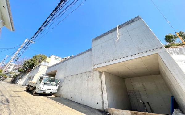 横浜市保土ケ谷区岩崎町の土地(前面道路含む現地写真)