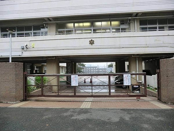 クリオ神奈川新町弐番館(横浜市立浦島丘中学校)