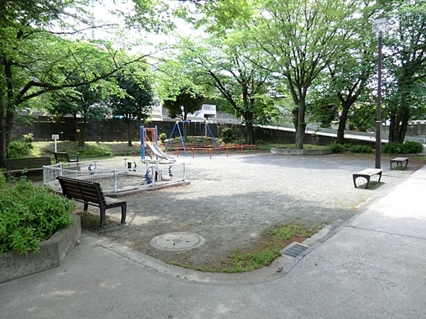 栄区亀井町(尾月第一公園)