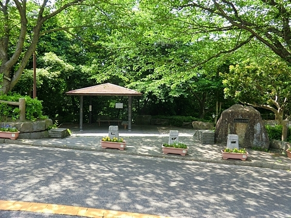 金沢区釜利谷南２丁目　全１棟(白山道奥公園)