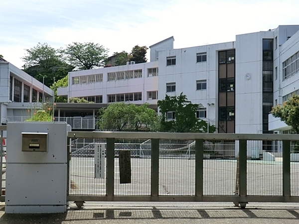 鎌倉市由比ガ浜4丁目の土地(鎌倉市立第一中学校)