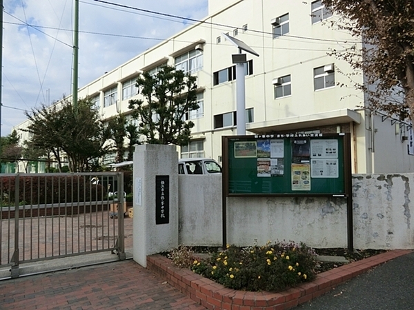 横浜市旭区白根５丁目の中古一戸建て(横浜市立鶴ケ峯中学校)
