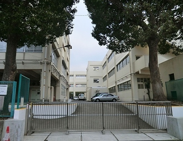 港南区下永谷1丁目(横浜市立永谷小学校)