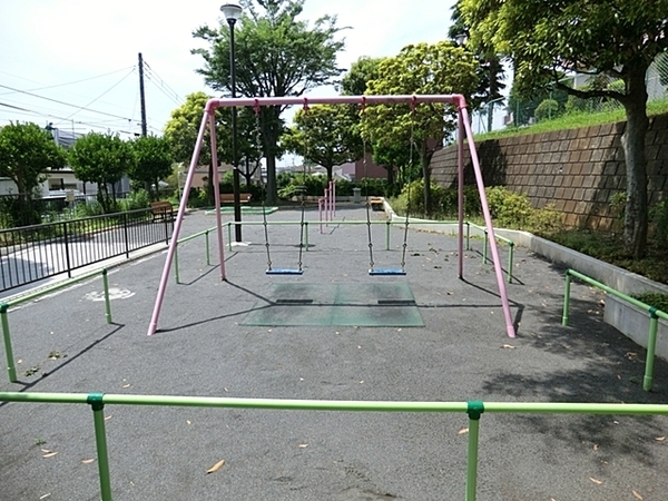 戸塚区汲沢8丁目 全3棟B棟(汲沢町第三公園)