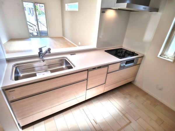 戸塚区汲沢８丁目　全３棟Ｂ棟