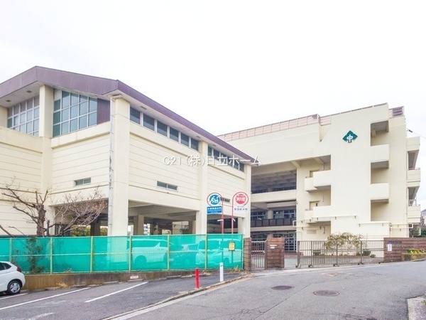 横浜市磯子区森6丁目の土地(横浜市立森中学校)