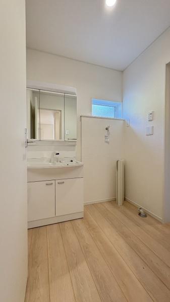 旭区上白根町　１号棟
