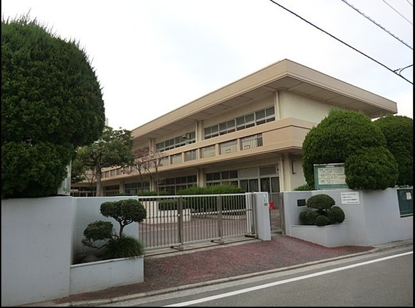 旭区鶴ケ峰１丁目(横浜市立西谷中学校)