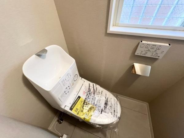 横浜市西区境之谷の中古一戸建て(トイレ)