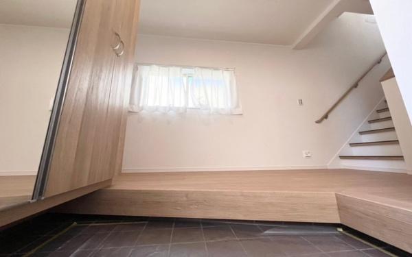 横浜市西区境之谷の中古一戸建て(玄関)