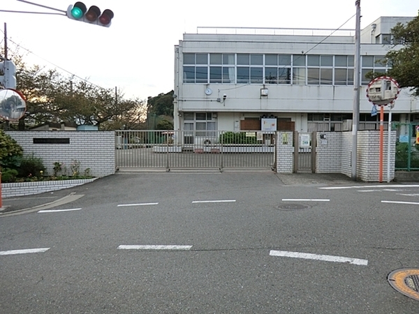 金沢津六浦東1丁目 全2棟1号棟(横浜市立瀬ケ崎小学校)