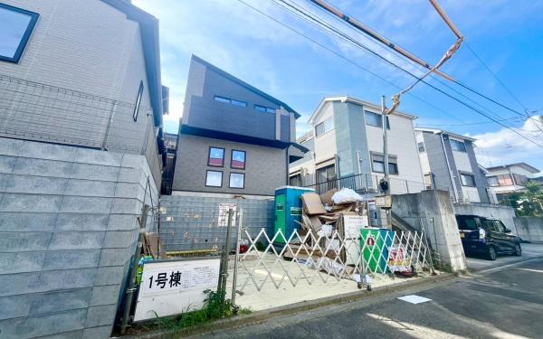 泉区白百合2丁目　全3棟1号棟