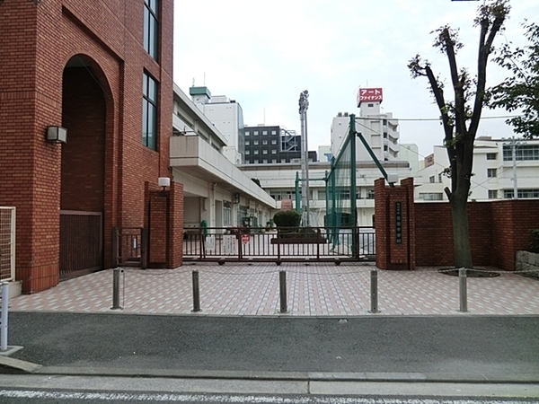 セザール大通り公園(横浜市立横浜吉田中学校)
