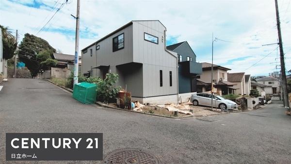 金沢区富岡西4丁目 全2棟1号棟(前面道路含む現地写真)
