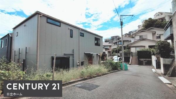 金沢区富岡西4丁目 全2棟1号棟(前面道路含む現地写真)