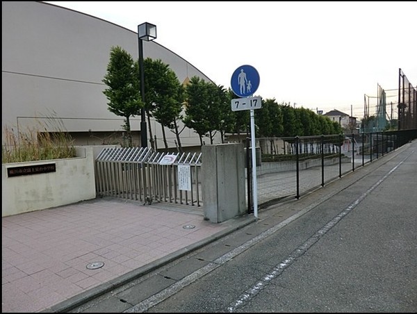 西区元久保町 全2棟A号棟(横浜市立富士見台小学校)