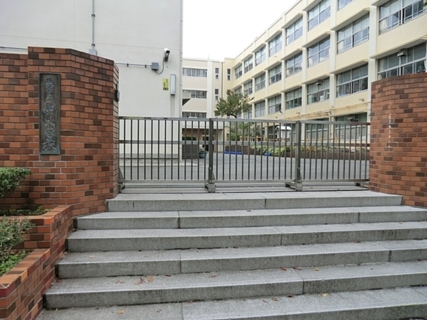 横浜市鶴見区梶山2丁目の土地(横浜市立駒岡小学校)