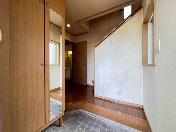 横浜市南区中里4丁目の中古一戸建て(玄関)