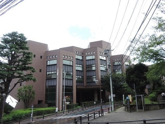 横浜市中区赤門町1丁目の土地(横浜市中央図書館)