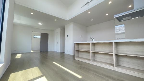 泉区岡津町　全3棟B号棟