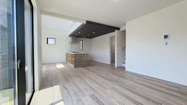 泉区岡津町　全3棟C号棟
