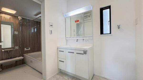泉区岡津町　全3棟C号棟