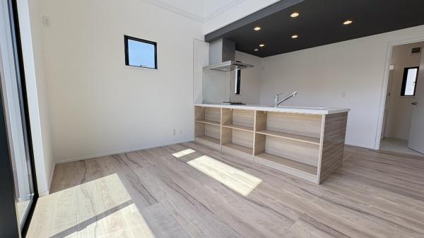泉区岡津町　全3棟C号棟