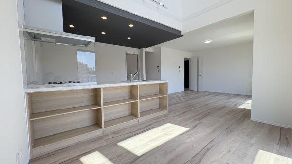 泉区岡津町　全3棟C号棟