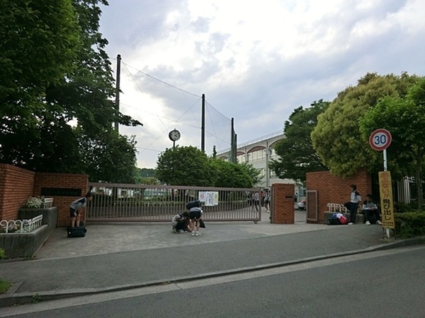 川崎市麻生区千代ケ丘3丁目の新築一戸建(川崎市立金程中学校)